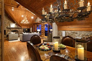 Villa | In-room dining