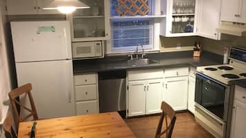Family Apartment, 2 Bedrooms, Kitchen, Harbour View | Private kitchen | Full-sized fridge, microwave, oven, stovetop