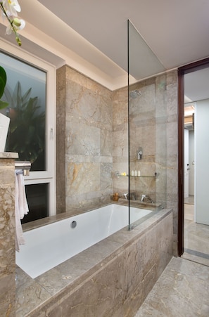 Deluxe Room, Mountain View (Atapa) | Bathroom | Shower, free toiletries, hair dryer, bathrobes - The Tamarind Resort Nusa Lembongan Bali (Lembongan Island)