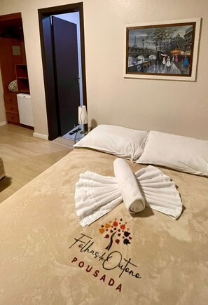 Quadruple Room | Minibar, desk, free WiFi, bed sheets - Pousada Folhas de Outono (Canela)