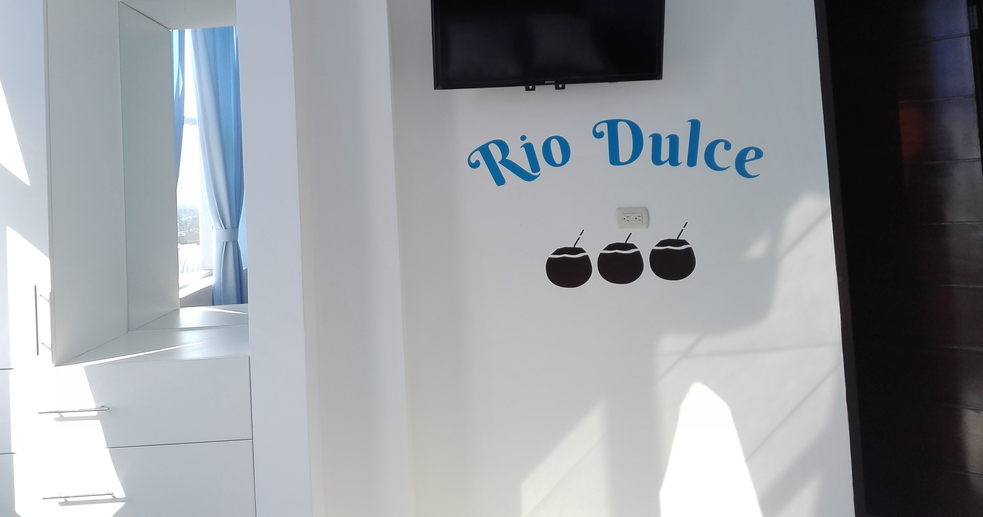 Executive Room | Down comforters, pillowtop beds, minibar, desk