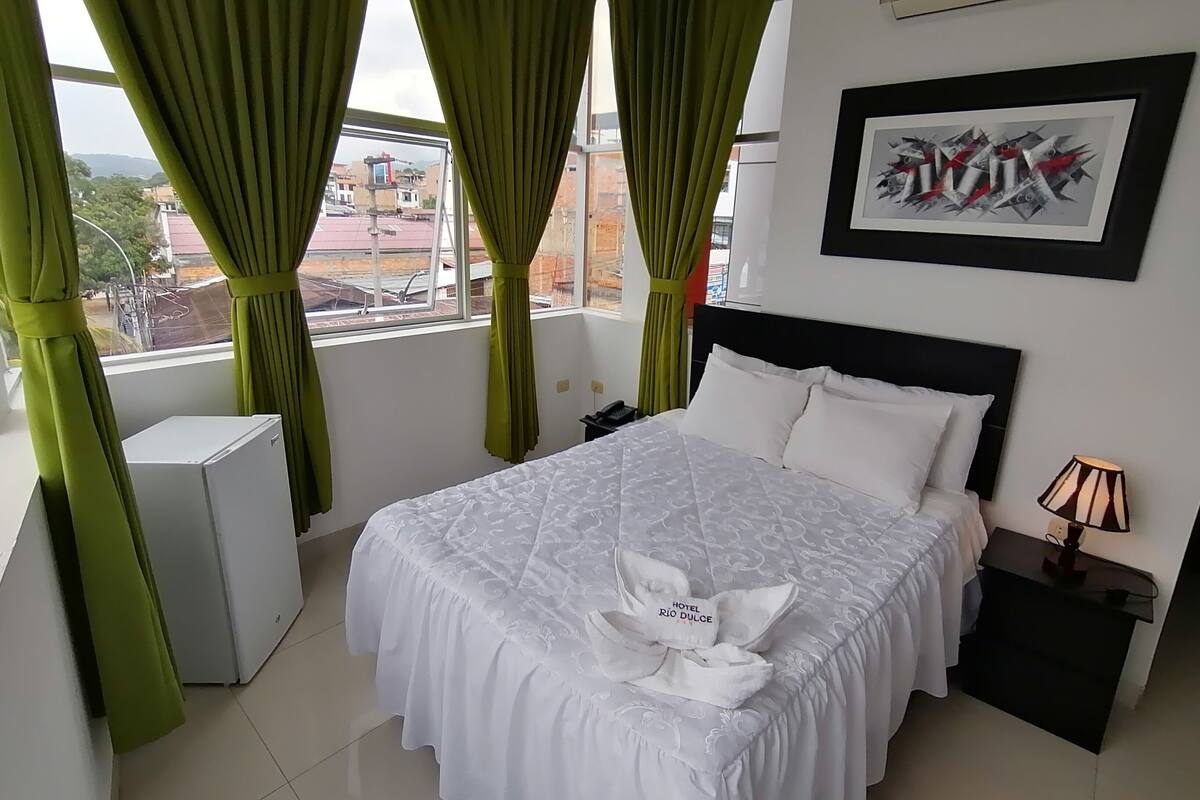 Edredones de plumas, colchones con acolchado adicional, minibar