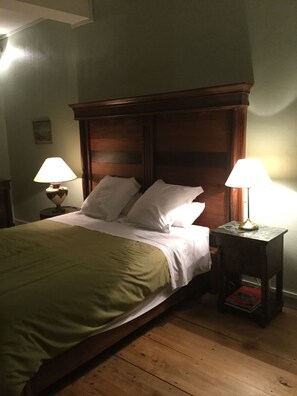 Free minibar, soundproofing, iron/ironing board, free WiFi - Chateau du Val Larbont (La Bastide-de-Serou)
