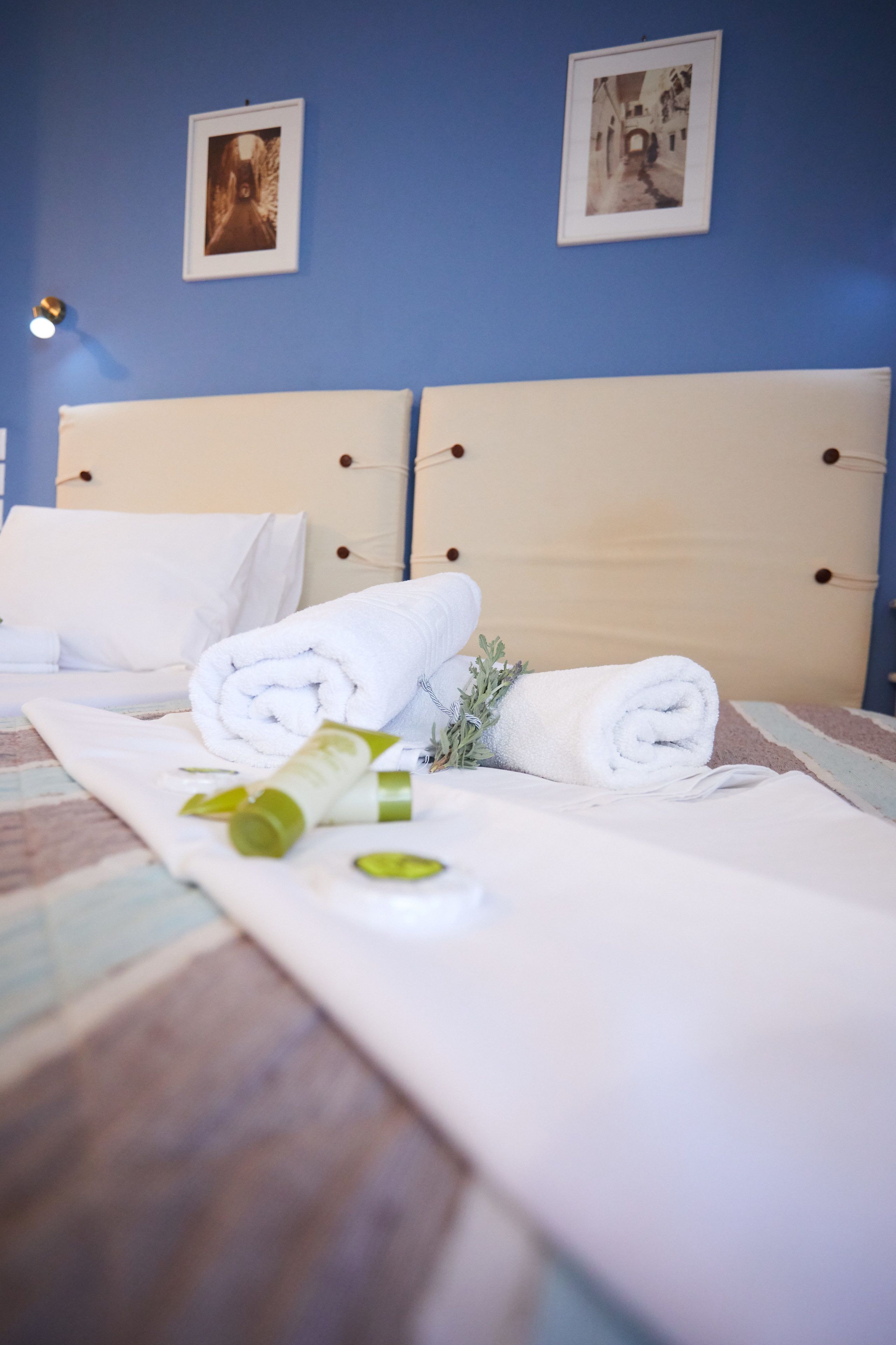 ستائر تعتيم وتجهيزات عازلة للصوت ومكواة/لوح كي وواي فاي مجانًا