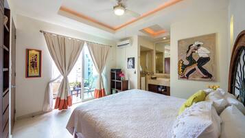 Condo de lujo, 1 habitación, vista a la montaña | 1 habitación y caja de seguridad en la habitación