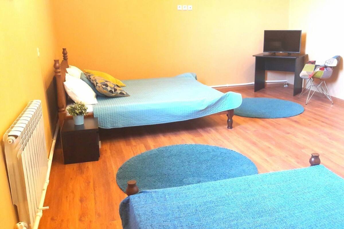 Chambre Triple Confort | Literie de qualité supérieure, bureau, chambres insonorisées