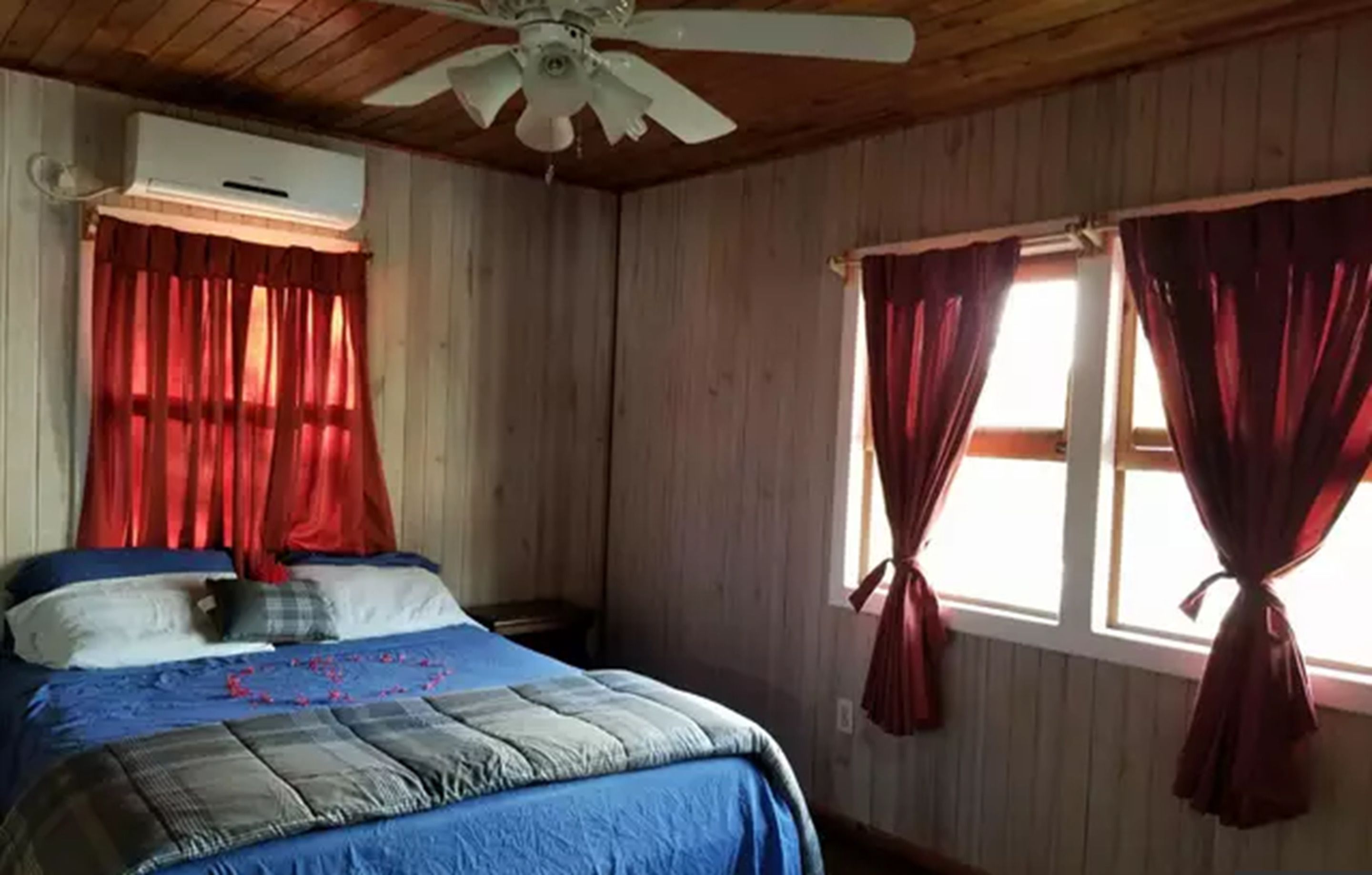 Deluxe-Villa, 2 Schlafzimmer, Raucher, Meerblick | 2 Schlafzimmer, Schreibtisch, Bügeleisen/Bügelbrett, kostenloses WLAN