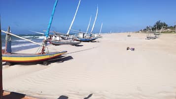 Pantai berhampiran
