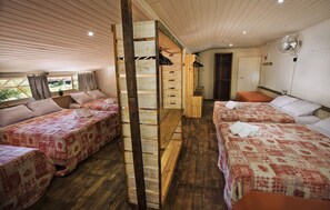 Casa Confort | 7 dormitorios, ropa de cama de alta calidad, cortinas opacas