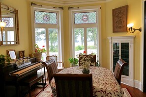 المنشأة من الداخل