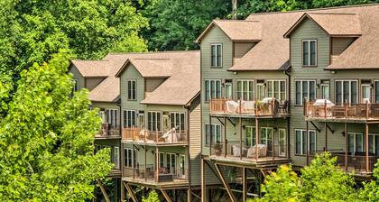 Center Hill Lake Rental: Steps to Hurricane Marina