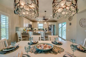 Dining - Key West appeal & gorgeous Sanibel River views& bicycles -Villa Calypso Tides- Roelens Vacations (Sanibel Island)