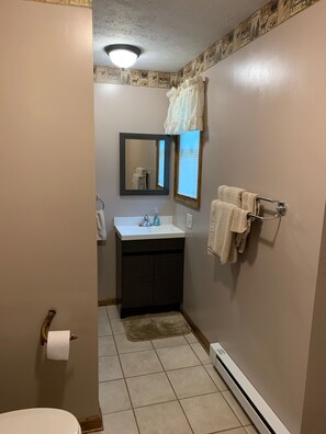 Hair dryer, towels, toilet paper - Antler Ridge Cabin -Next to Shenandoah National Park (Luray)