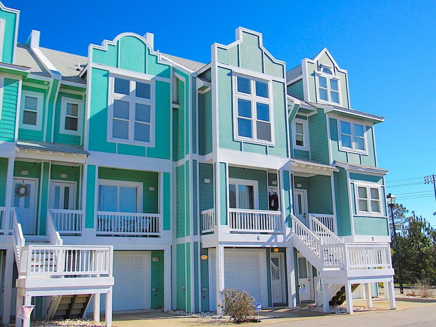 Turning Tide at Cambridge Cove 2 Bedroom Premium Townhome, 1 Mile from Beach Access