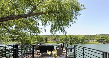♛ WalkerVR LAKE AUSTIN RETREAT * Amazing Views & Boat Dock *