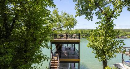Minutes to Downtown Austin: Peaceful Waterfront Retreat with City Access Nearby
