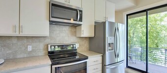 Minutes to Downtown Austin: Peaceful Waterfront Retreat with City Access Nearby