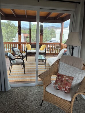 Smart TV, Netflix, books, streaming services - Stargazer’s Escape: Sweeping Red Rock Views From Four Balconies (Sedona)