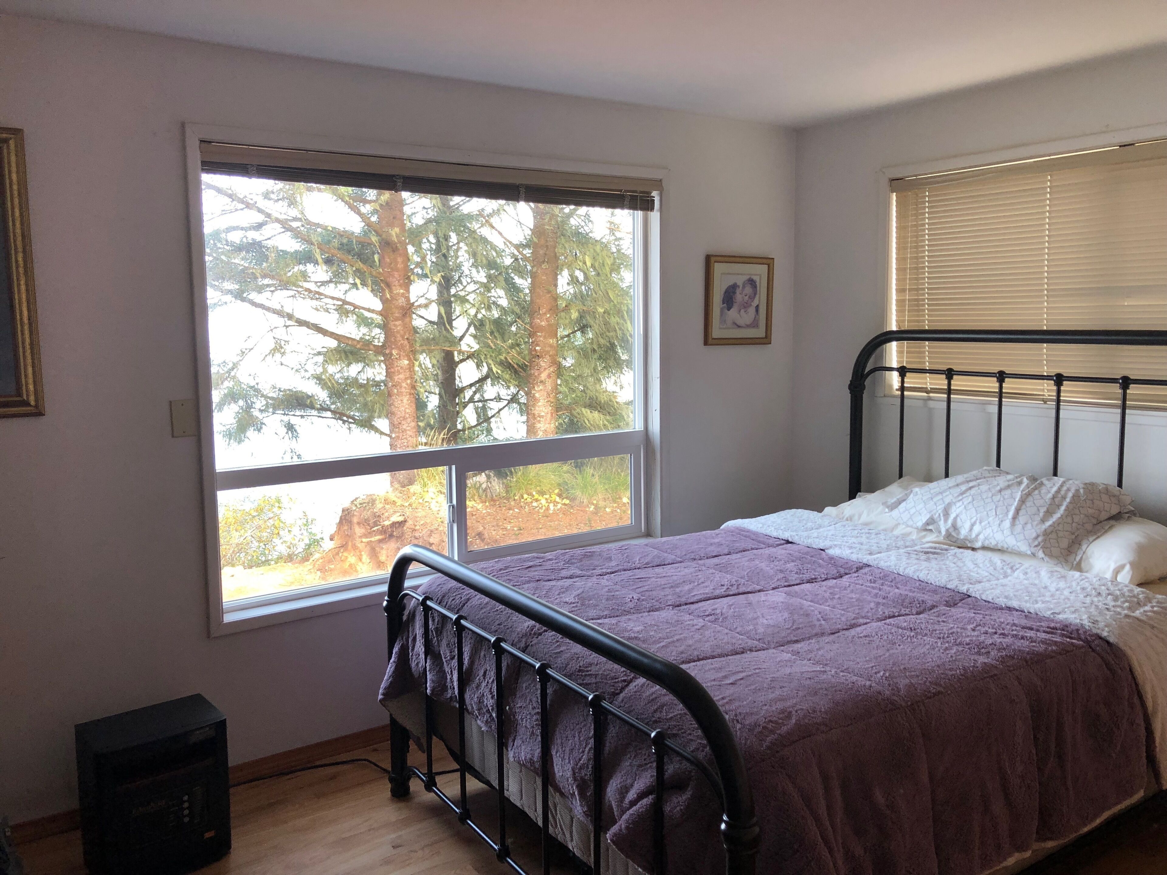 Laurel Cove Waterfront Home with Access to the Shoreline