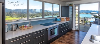 "Sky House" Prachtig uitzicht en luxueus.  Beste plek om te verblijven !!