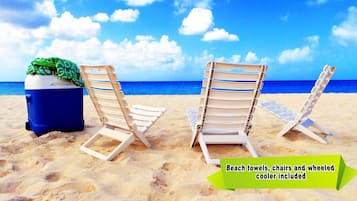In Strandnähe, Liegestühle, Strandtücher