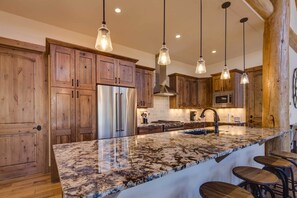 Fridge, microwave, stovetop, dishwasher - 3 Mi to Slopes: Breck Cabin w/ Hot Tub & Views (Breckenridge)