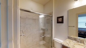 Combined shower/bathtub, hair dryer, towels
