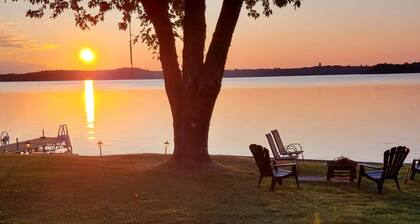 Cameron Lake Waterfront Cottage | Kawartha Lakes