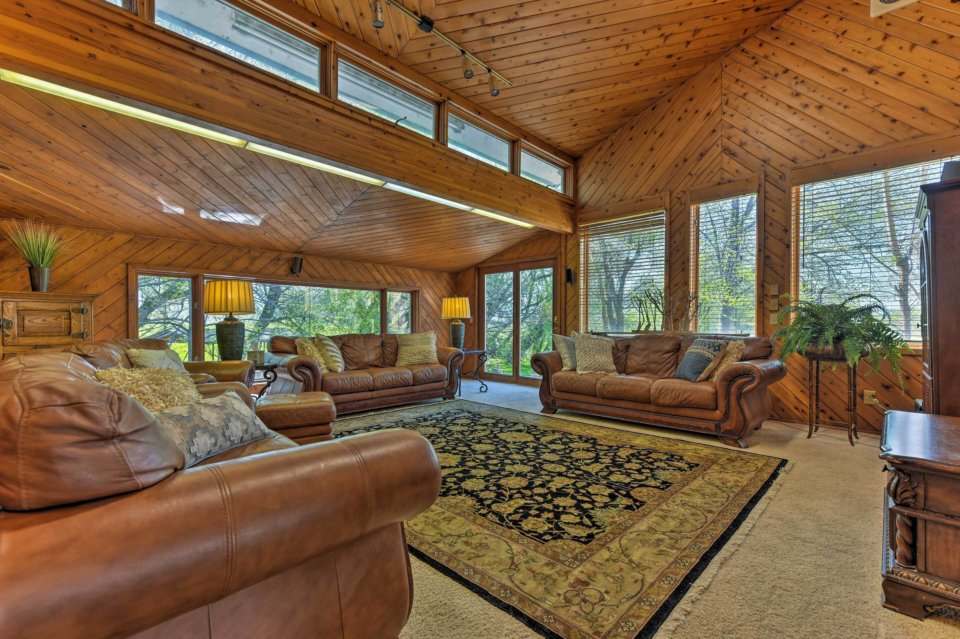 Spring Creek Retreat on 25 acres w/Mountain Views!