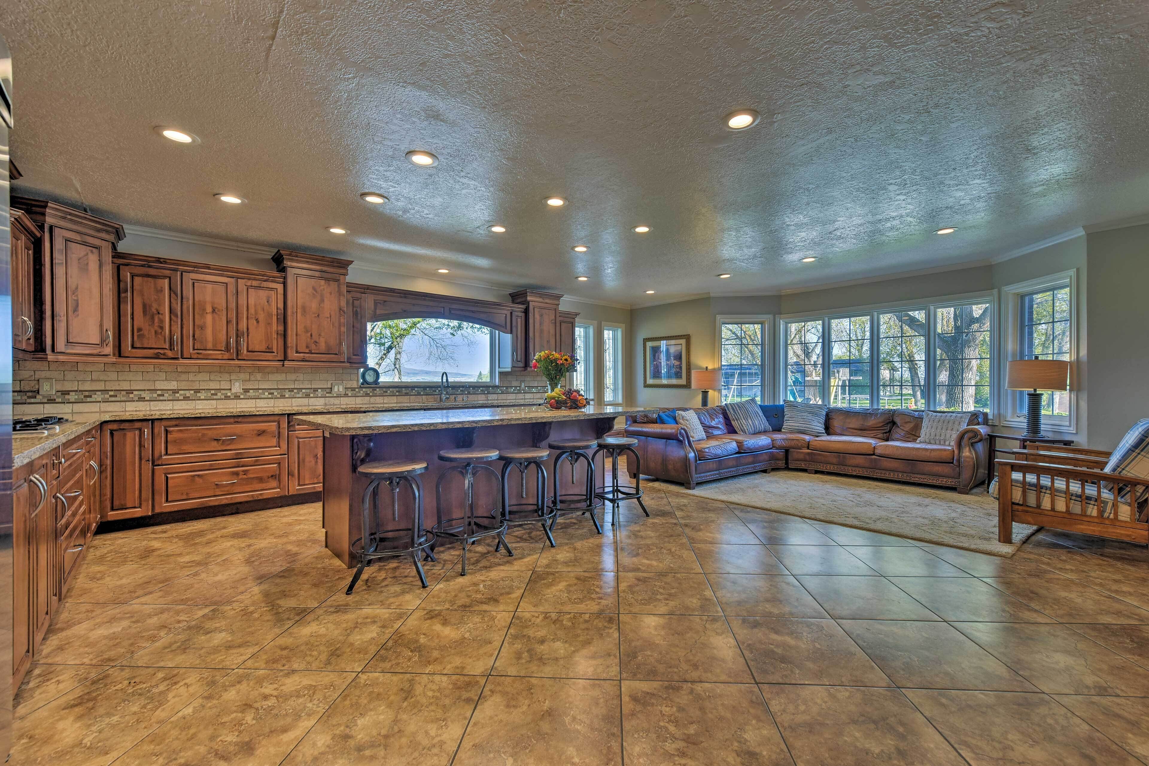 Spring Creek Retreat on 25 acres w/Mountain Views!