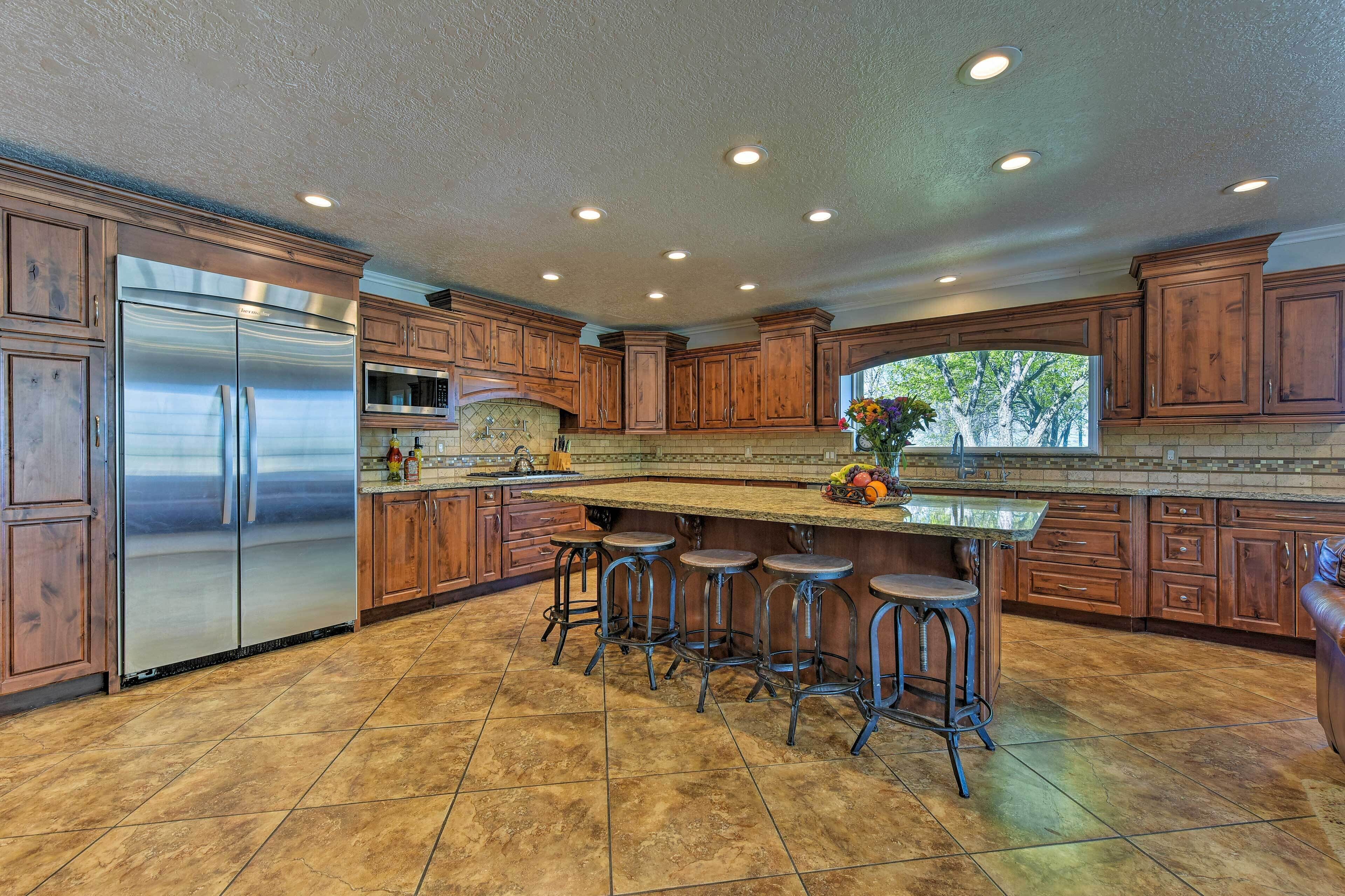 Spring Creek Retreat on 25 acres w/Mountain Views!