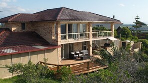 Terrace/patio - Oceana Sunset - Beachfront family friendly holiday home with amazing ocean views (Warnbro)