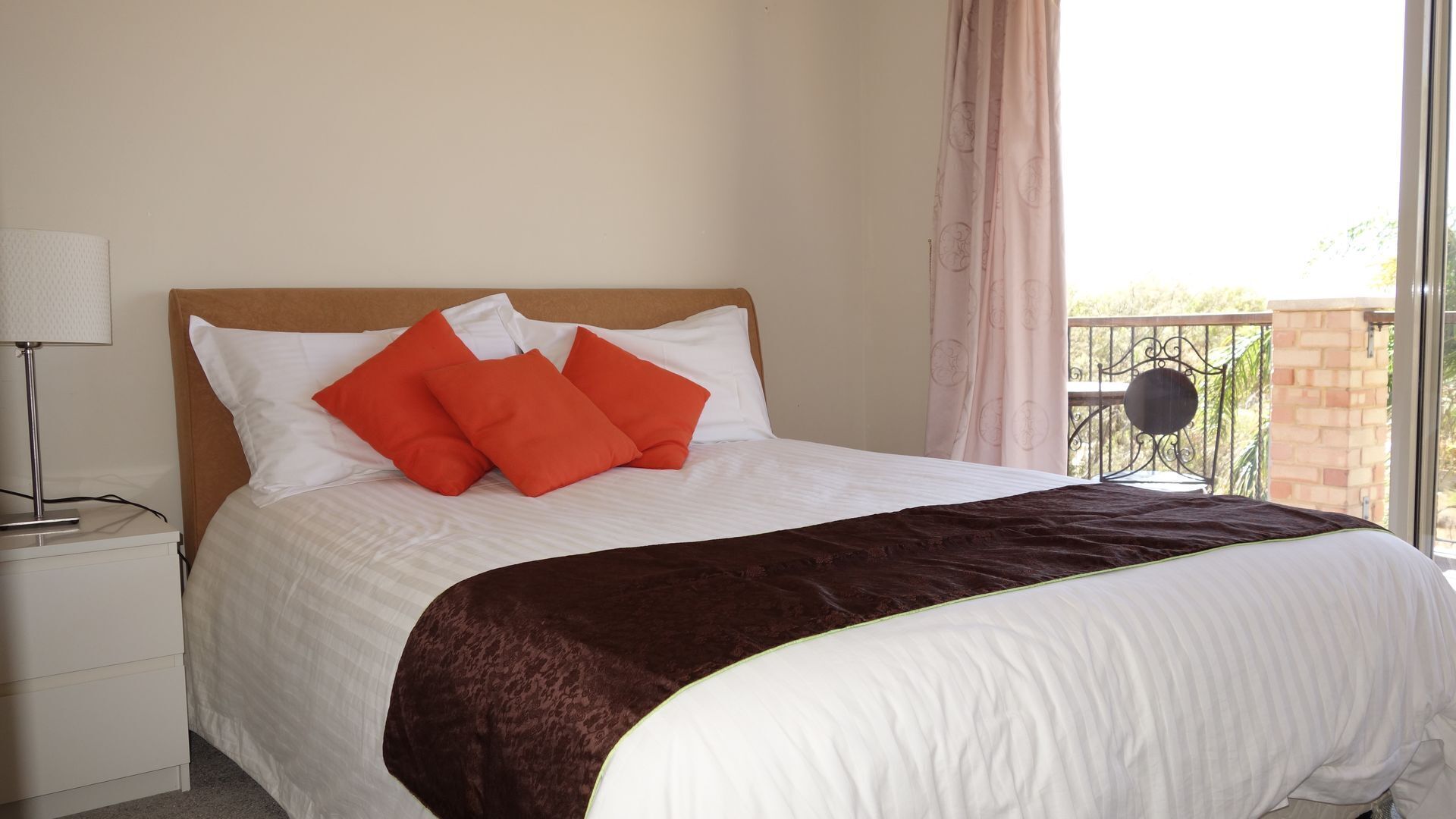 Oceana Sunset - Beachfront family friendly holiday home with amazing ocean views — image 14