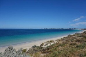 Am Strand, Liegestühle, Strandtücher