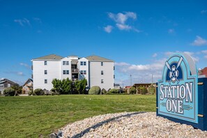 Exterior - Station One's First Flight at Station One 2 Bedroom, Easy Access to the Oceanfront! (Kill Devil Hills)