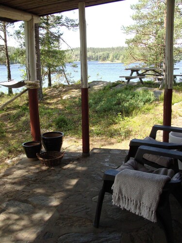 Cottage by the lake, private boat and jetty