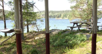 Cottage by the lake, private boat and jetty