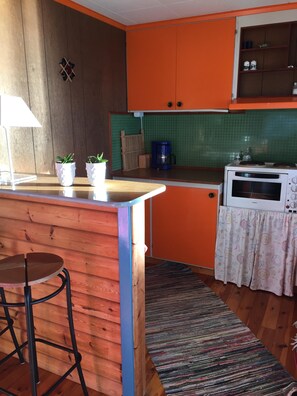 Geladeira, fogão, cooktop, cafeteira/chaleira