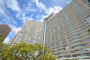 Exterior - Ilikai Hotel 805 1-Bedroom Suite in Lovely Waikiki (Honolulu)
