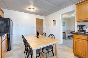 Dining - Penn Stater, Apt #7 (Hershey)