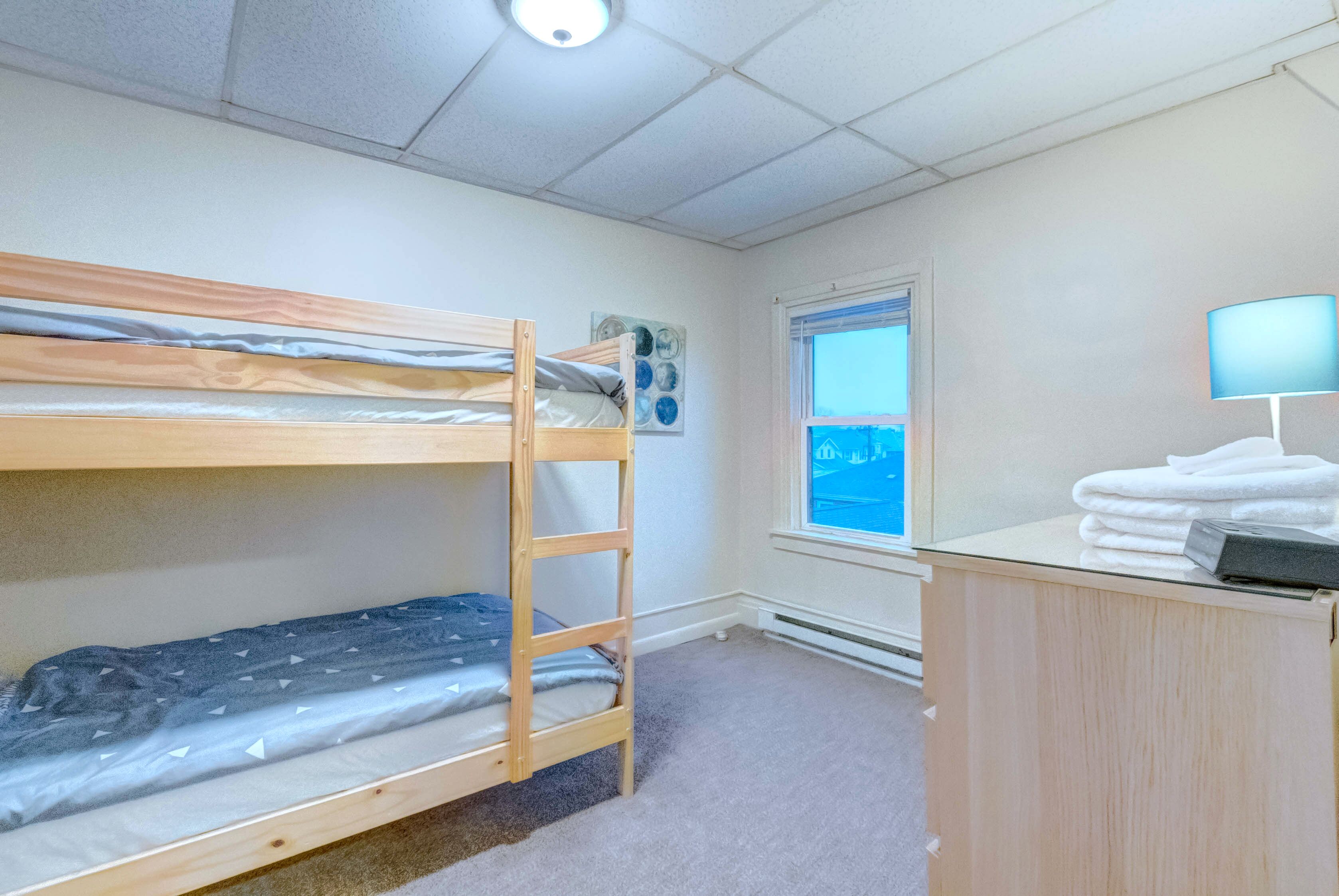 2 quartos, ferros/tábuas de passar roupa, Wi-Fi, roupa de cama