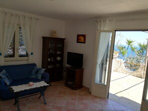 Smart TV, chimenea, reproductor de DVD y estéreo 