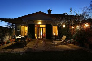 Outdoor dining - SPECIAL OFFER !!! Cottage with huge garden near the sea and thermal baths - Capalbio (Centro "h")