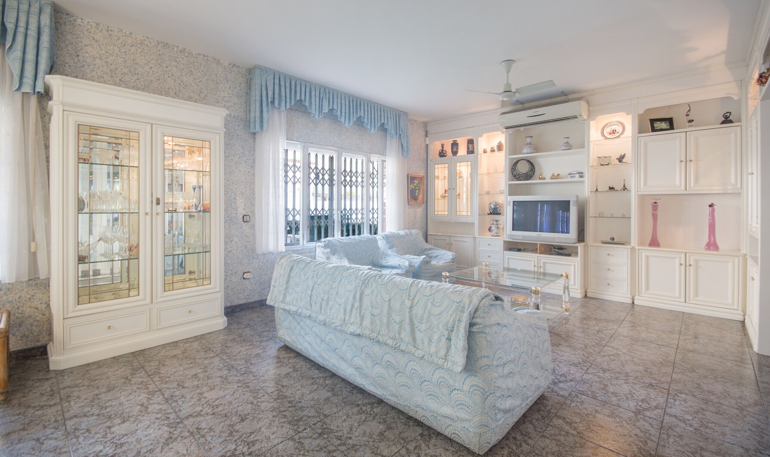 BFA 1 Great 6 bedroom house with pool, tennis and garden