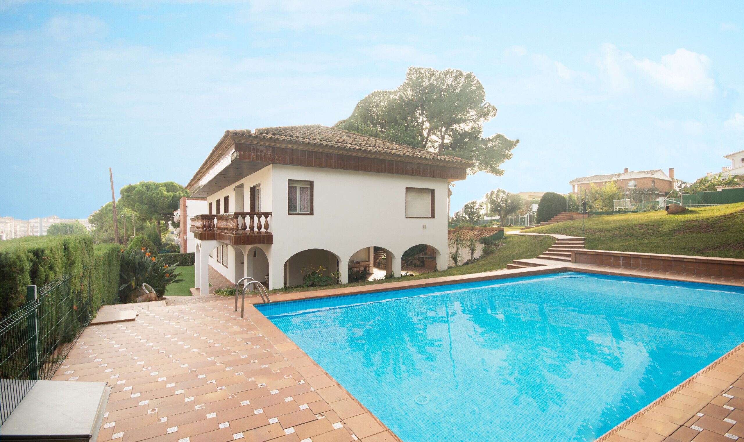 BFA 1 Great 6 bedroom house with pool, tennis and garden