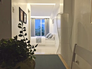 Skrivebord, strykejern/-brett, wi-fi (inkludert) og sengetøy