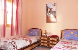 2 makuuhuonetta, silitysrauta/-lauta, Wi-Fi, vuodevaatteet