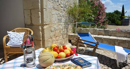 Dimora siciliana, giardino, piscina, wi-fi gratuito,orto biologico