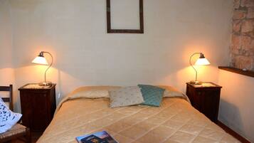 2 slaapkamers, een strijkplank/strijkijzer, reisbedje, wifi