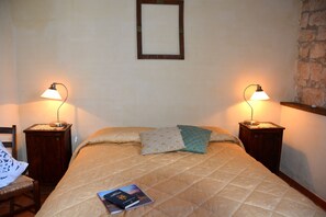 2 bedrooms, iron/ironing board, travel cot, WiFi